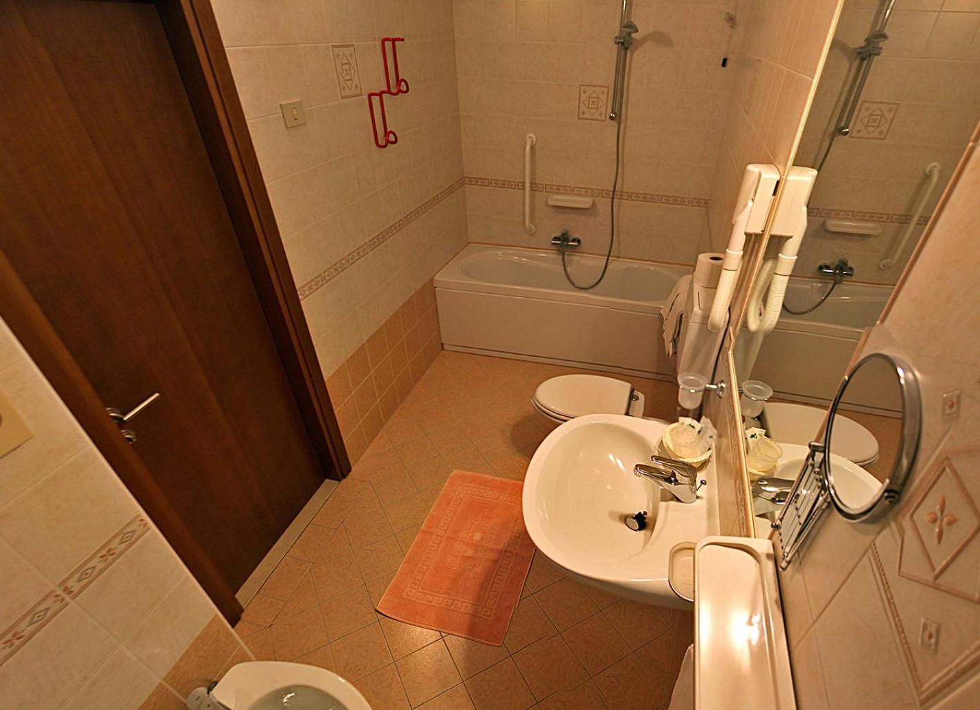 Hotel La Piroga Calceranica al Lago Room photo