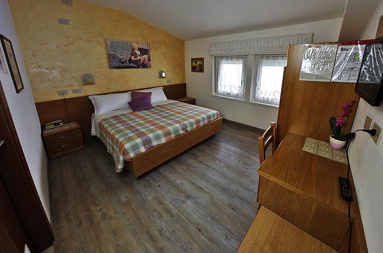 Hotel La Piroga Calceranica al Lago Room photo