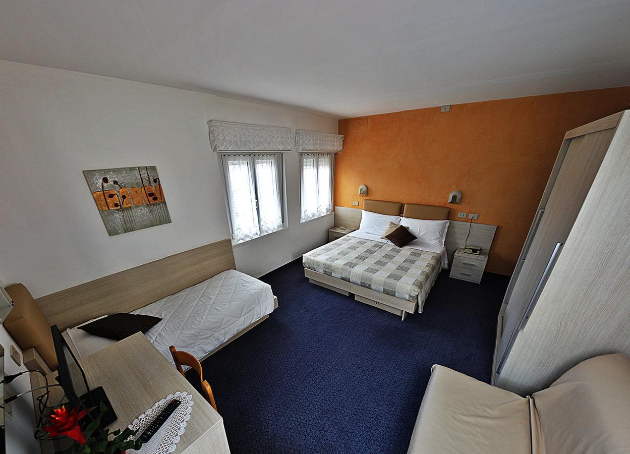 Hotel La Piroga Calceranica al Lago Room photo